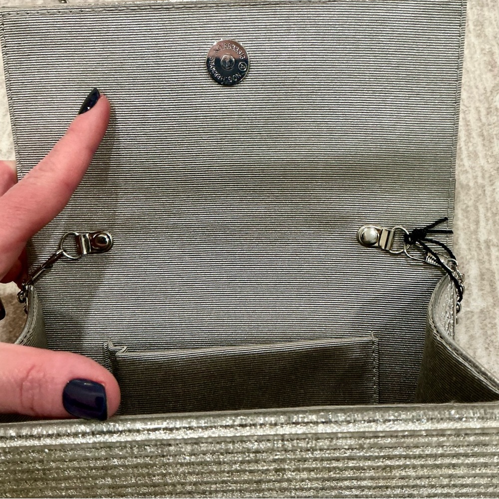 ✨💎NWT💎✨ KURT GEIGER LONDON PARTY SILVER CROSSBODY W/RAINBOW CRYSTALS - Picture 6 of 12